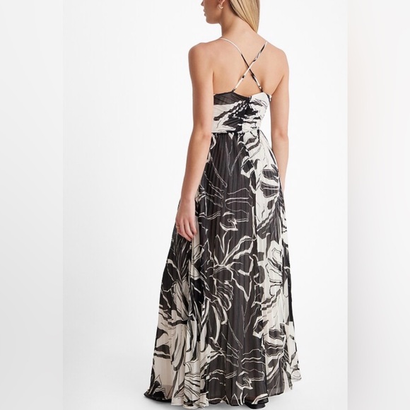 NWT Express | Large | Black & White Floral V-Neck Pleated Cross Back Maxi Dress - Picture 3 of 12